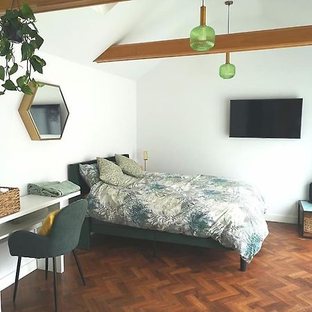 Stylish Apartment In Horsham With Parking And Own Entrance Exteriér fotografie