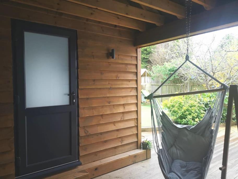 Stylish Apartment In Horsham With Parking And Own Entrance Exteriér fotografie