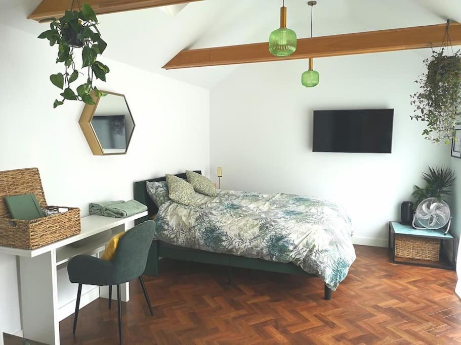 Stylish Apartment In Horsham With Parking And Own Entrance Exteriér fotografie